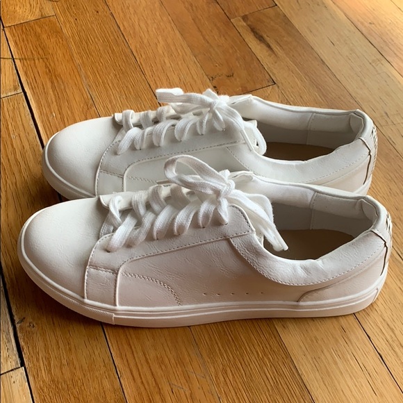 JustFab white sneakers - Picture 4 of 4